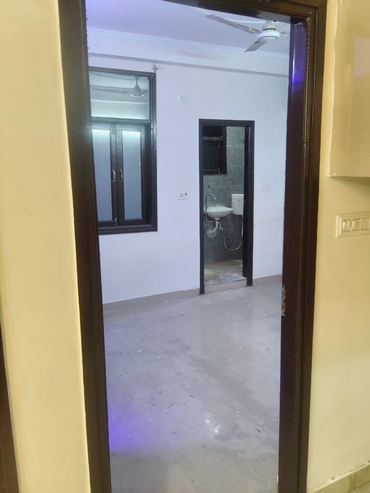 Room, bharat-society 3 Bedroom 1600 Sq.Ft. Builder Floor In Dwarka Mor Delhi 9674094