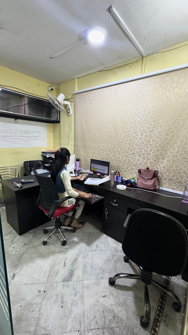 Team Area, exhibition road Commercial Office Space 1700 Sq.Ft. In Exhibition Road Patna 9674093