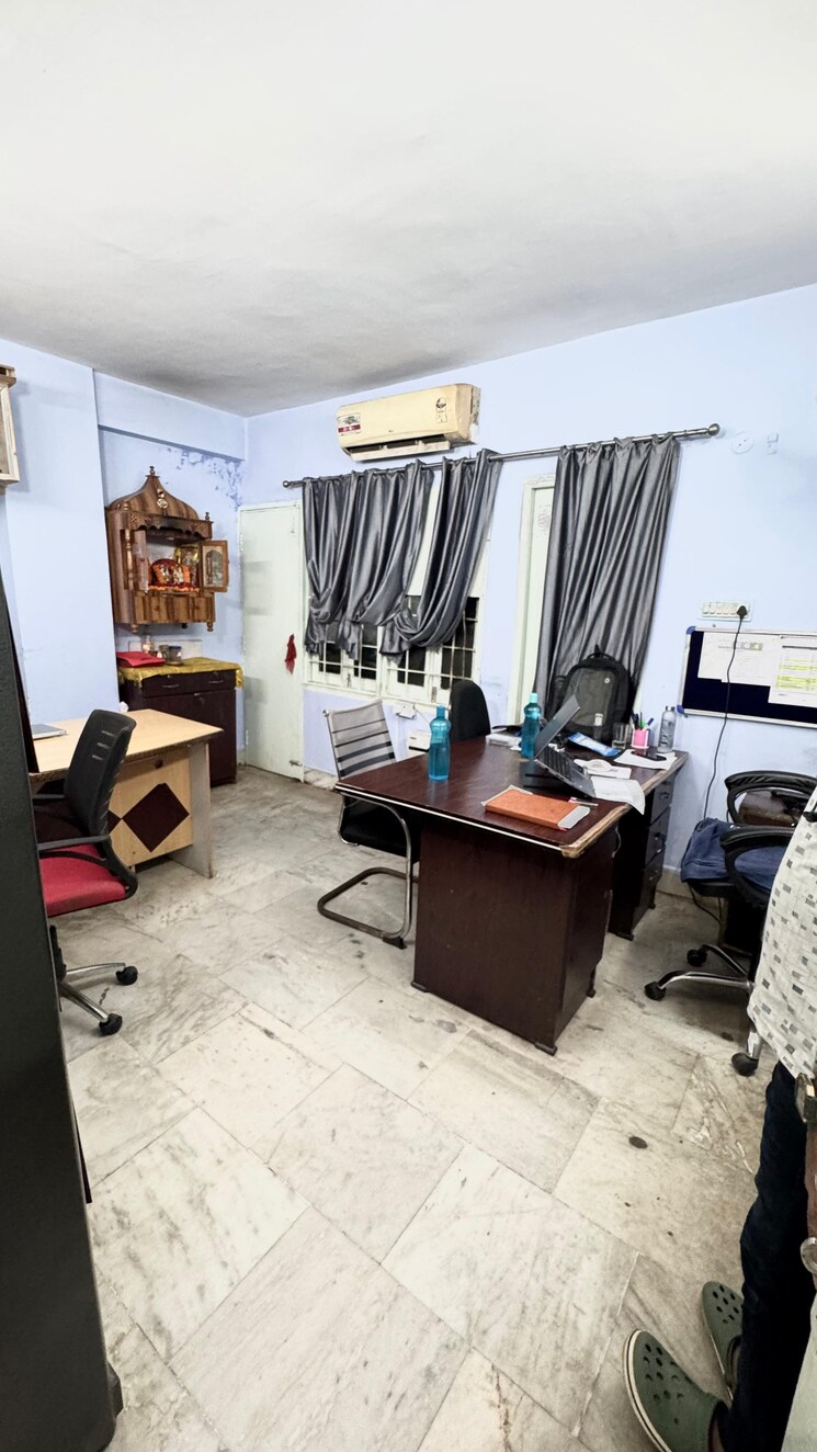 Team Area, exhibition road Commercial Office Space 1700 Sq.Ft. In Exhibition Road Patna 9674093