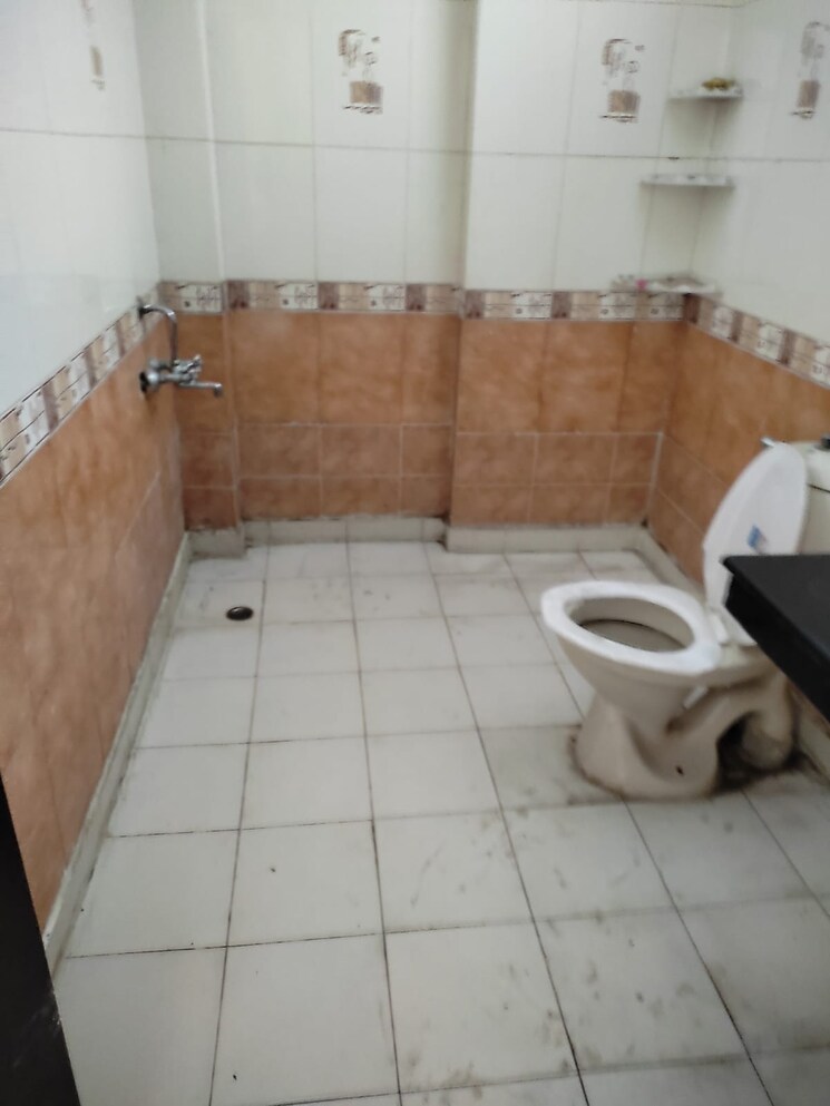 Bathroom, uppal-southend 3 Bedroom 1500 Sq.Ft. Builder Floor In Sector 49 Gurgaon 9674104