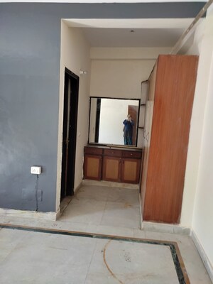 Room in 3 BHK Builder Floor at Uppal Southend, Sector 49 – for Rent