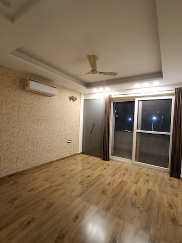 Room in 4 BHK Builder Floor at Aradhya Homes, Sector 67a – for Rent