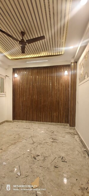 Building Lobby in 1 RK Builder Floor at Sector 73 – for Sale