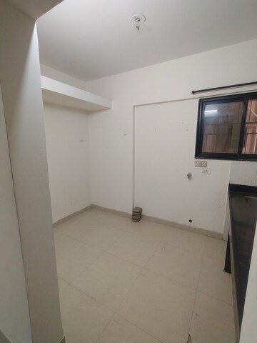 Room in 2 BHK Apartment at Raheja Vistas Phase 3, Mohammadwadi – for Rent