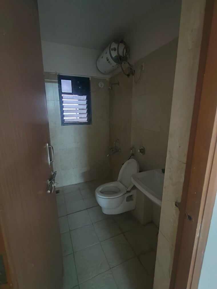 Bathroom, raheja-vistas-phase-3 2 Bedroom 801 Sq.Ft. Apartment In Mohammadwadi Pune 9674127