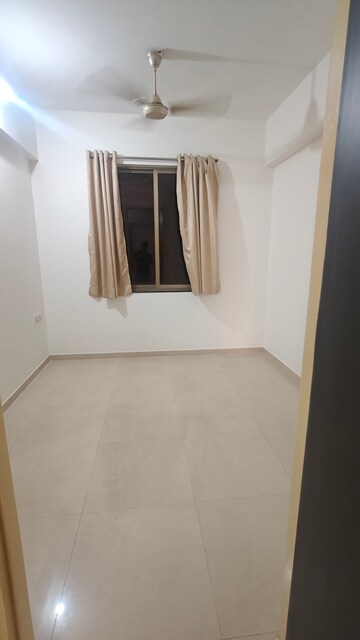 Room in 3 BHK Apartment at Neelkanth Palms, Kapur Bawdi – for Rent