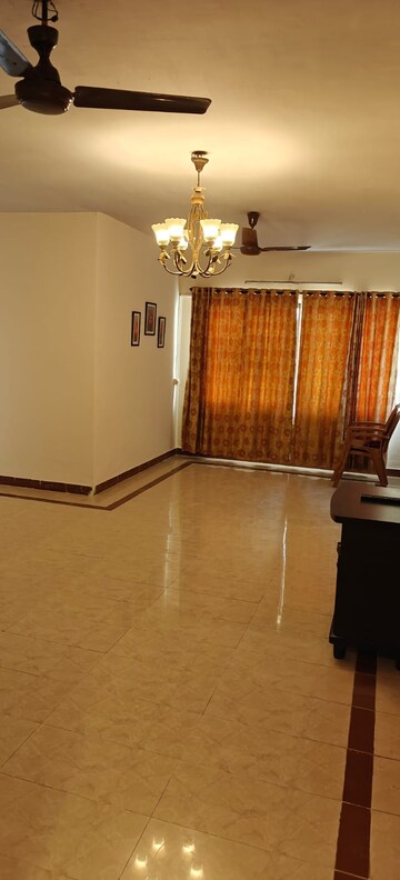 Room in 3 BHK Apartment at Kamala Ashish Tower, Kandivali West – for Rent