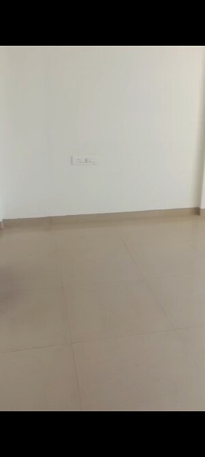 Room in 1 BHK Apartment at Starwing Katyayni Residency, Andheri East – for Rent