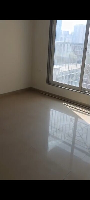 Room in 1 BHK Apartment at Starwing Katyayni Residency, Andheri East – for Rent