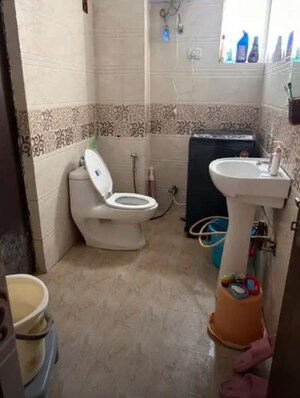 Bathroom in 3 BHK Apartment at Daliganj – for Rent