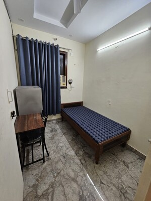  Pg For Rent in Sector 18