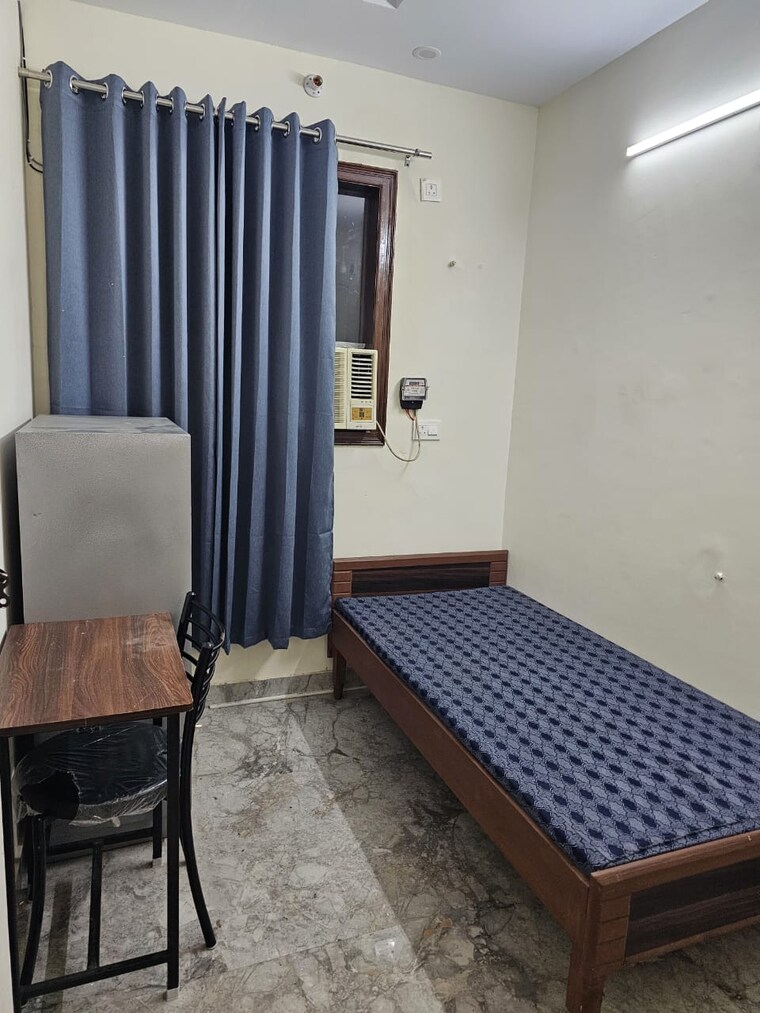 Bedroom, sector 18 Pg For Boys In Sector 18 9674196