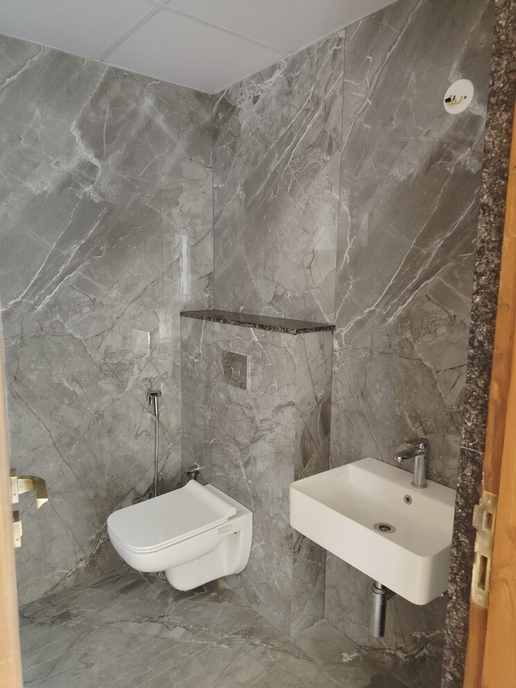 Bathroom, sindhi-colony-ulsoor 3 Bedroom 2050 Sq.Ft. Apartment In Halasuru Bangalore 9674215