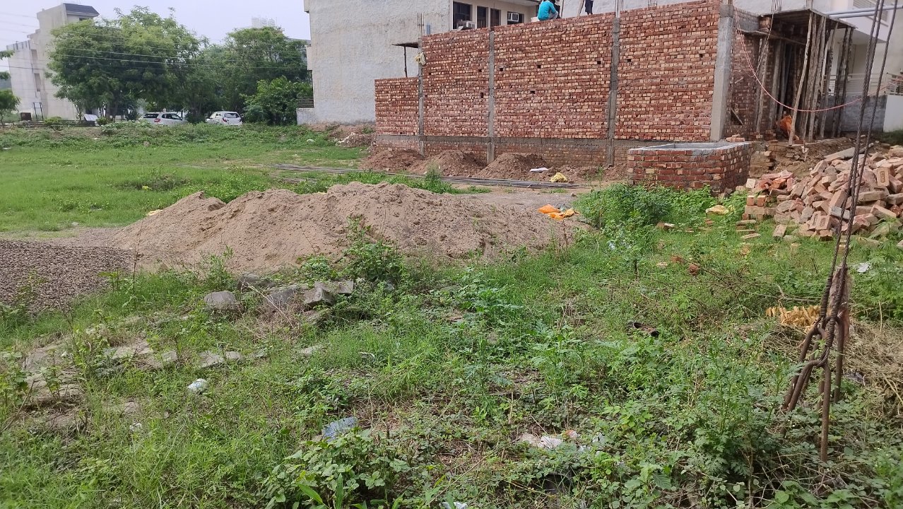 Plot For Sale in Sector 77