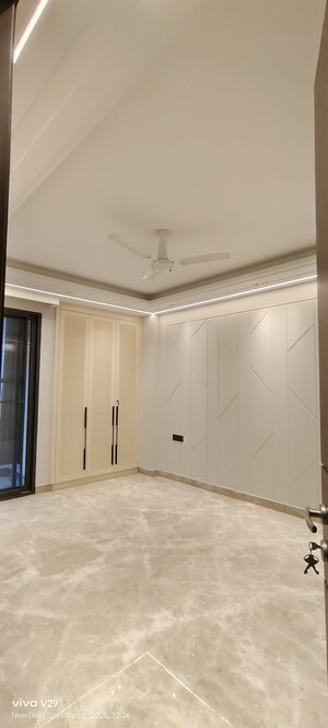 Room in 3 BHK Builder Floor at Greater Kailash I – for Sale