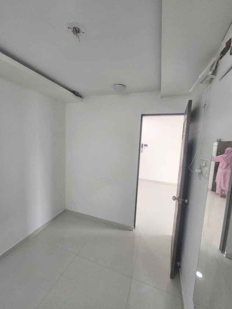 Room, mayfair-the-view 1 Bedroom 400 Sq.Ft. Apartment In Vikhroli West Mumbai 9674244