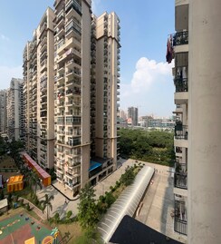 3.5 BHK + Extra Room Apartment For Sale in Mahagun Moderne