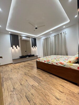 Bedroom in 4 BHK Builder Floor at Sector 43 – for Rent