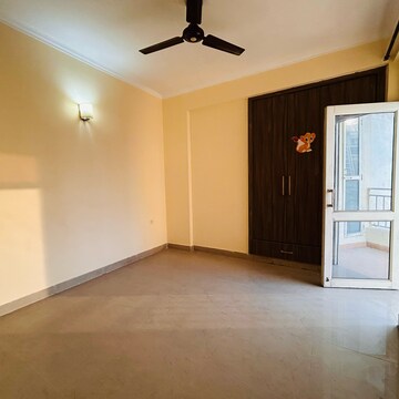 Room in 2 BHK Apartment at Supertech Ecociti, Sector 137 – for Sale