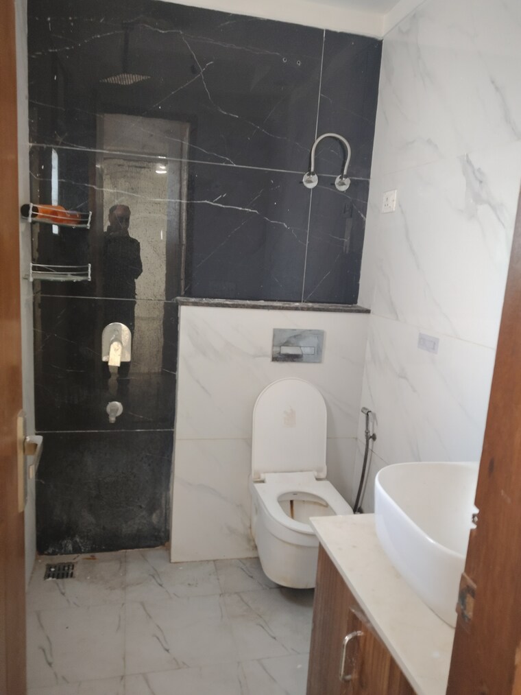 Bathroom, sector 45 3 Bedroom 250 Sq.Ft. Builder Floor In Sector 45 Faridabad 9674388