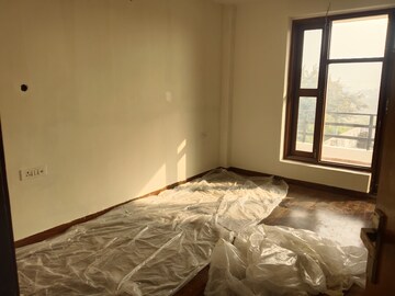 Bedroom in 3 BHK Builder Floor at Sector 45 – for Rent