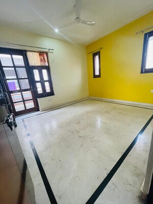 Room in 3 BHK Builder Floor at Sector 23 – for Rent