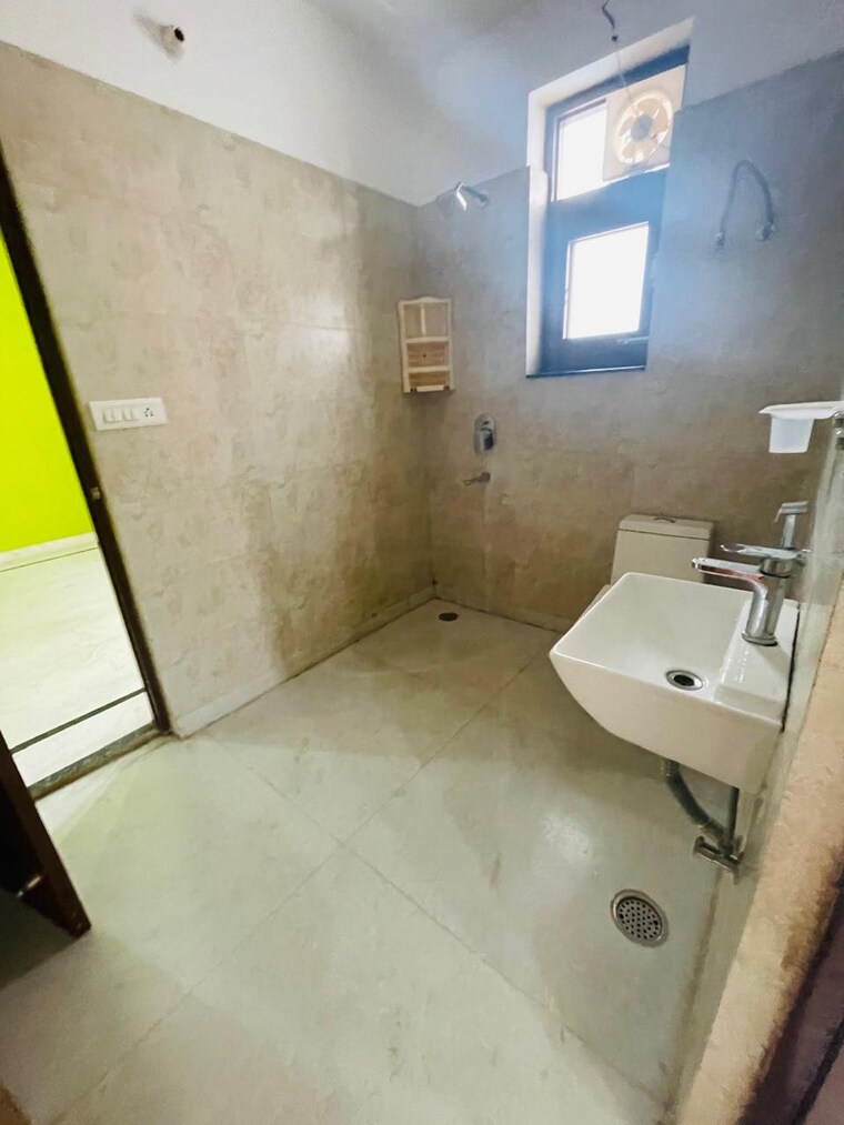 Bathroom, sector 23 3 Bedroom 1850 Sq.Ft. Builder Floor In Sector 23 Gurgaon 9674423