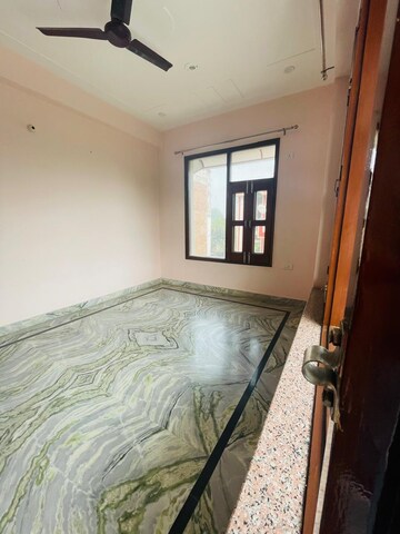 Room in 3 BHK Builder Floor at Sector 23 – for Rent
