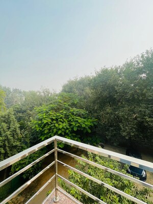 3 BHK Builder Floor – Garden View at Sector 23 - for Rent