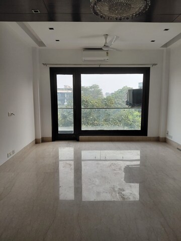 Room in 3 BHK Builder Floor at Boutique Residential Apartments C-253, Defence Colony – for Rent