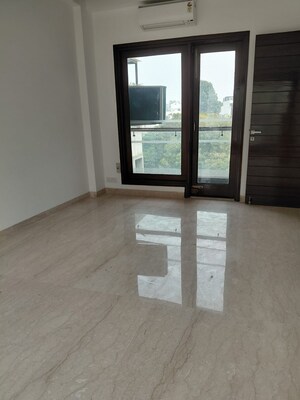 Room in 3 BHK Builder Floor at Boutique Residential Apartments C-253, Defence Colony – for Rent