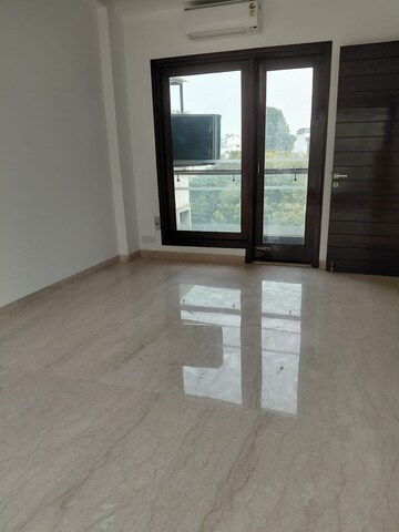 Room in 3 BHK Builder Floor at Boutique Residential Apartments C-253, Defence Colony – for Rent