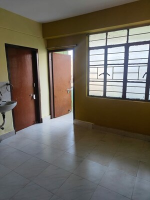 Room in 2 BHK Apartment at Morabadi – for Rent