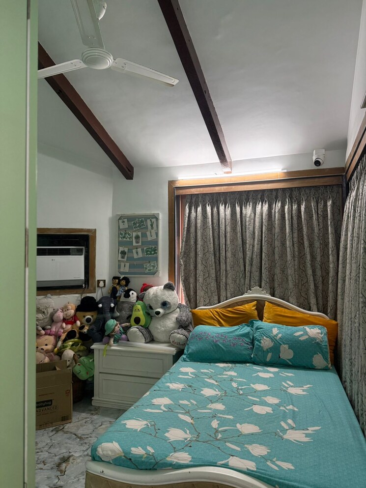 Bedroom, oberoi-springs 4 Bedroom 2400 Sq.Ft. Apartment In Andheri West Mumbai 9674476