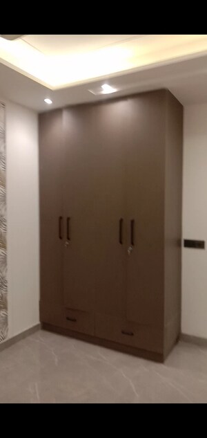 Room in 3 BHK Builder Floor at Mahavir Enclave – for Sale