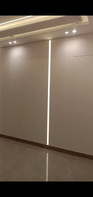 Room in 3 BHK Builder Floor at Mahavir Enclave – for Sale