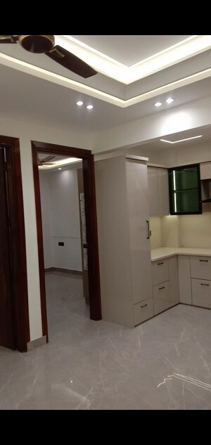 Building Lobby in 3 BHK Builder Floor at Mahavir Enclave – for Sale