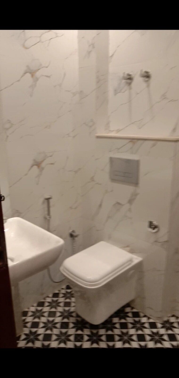 Bathroom, mahavir enclave 3 Bedroom 810 Sq.Ft. Builder Floor In Mahavir Enclave Delhi 9674478