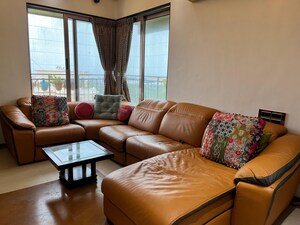 Bedroom in 4 BHK Apartment at Transcon Flora Heights, Andheri West – for Rent