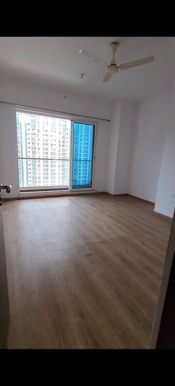 Room in 2.5 BHK Apartment at Sheth Avalon, Laxmi Nagar – for Sale