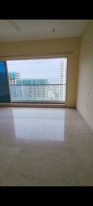Room in 2.5 BHK Apartment at Sheth Avalon, Laxmi Nagar – for Sale