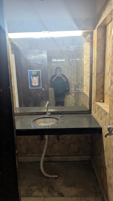 Bathroom in 1 BHK Builder Floor at RWA Residential Society, Sector 40 – for Rent