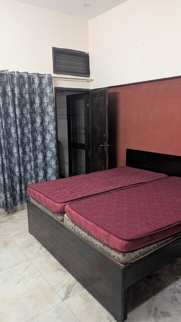 1 BHK Builder Floor For Rent in RWA Residential Society, Sector 40
