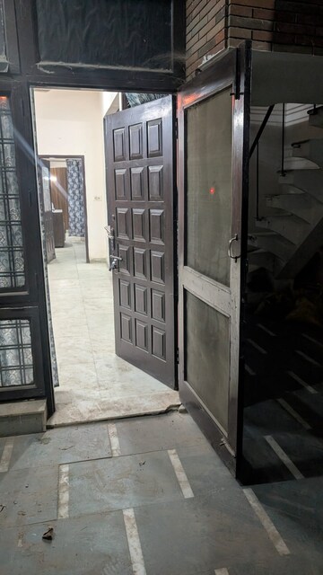 Balcony in 1 BHK Builder Floor at RWA Residential Society, Sector 40 – for Rent