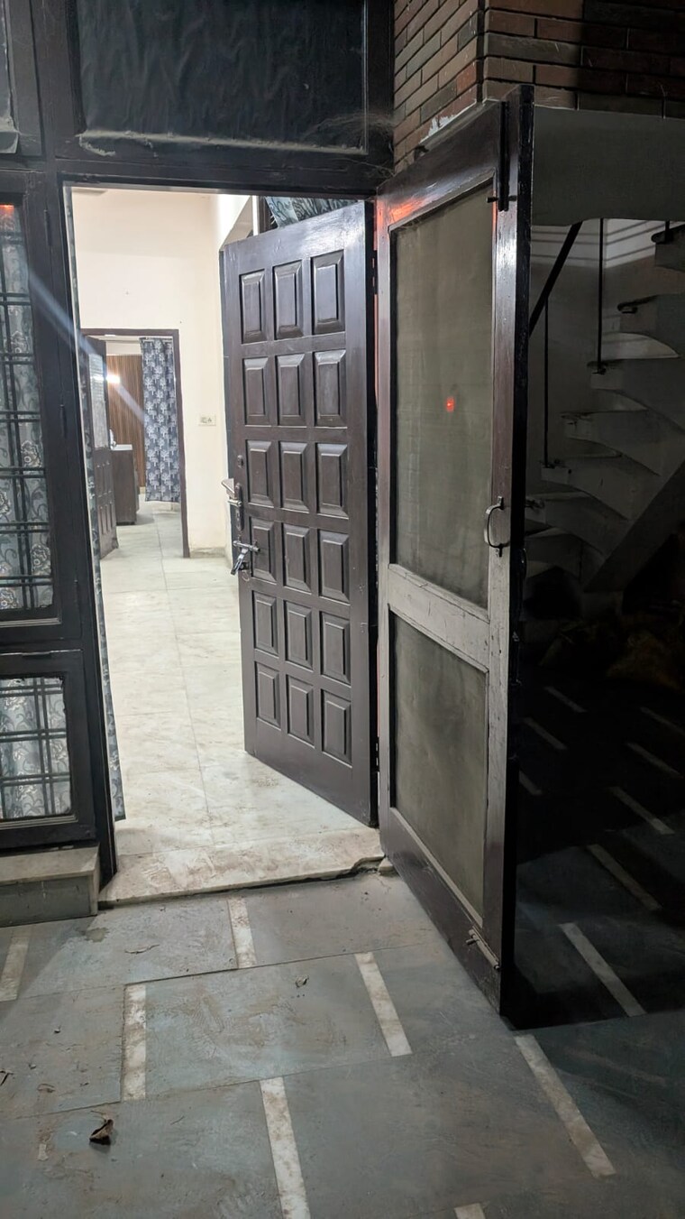 Balcony, rwa-residential-society 1 Bedroom 100 Sq.Yd. Builder Floor In Sector 40 Gurgaon 9674494