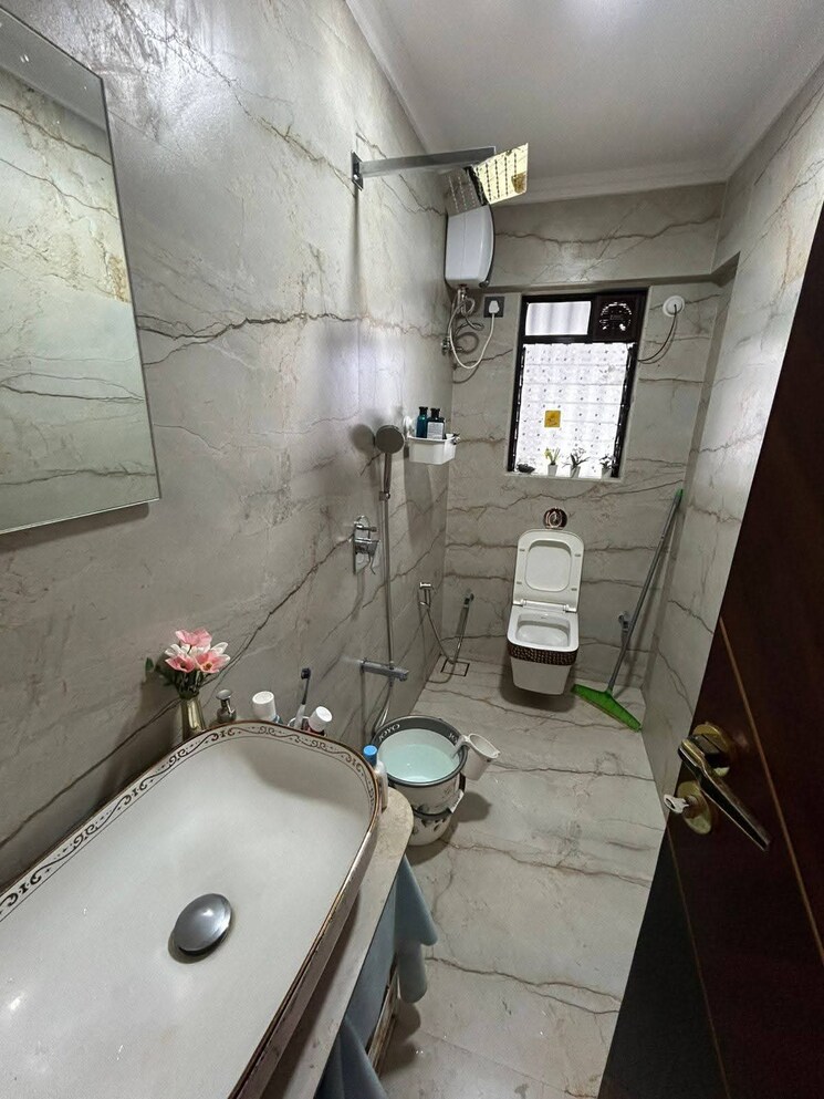 Bathroom, girgaon Pg For Boys & Girls In Girgaon 9674503