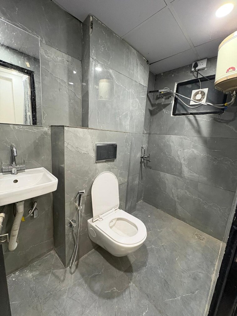 Bathroom, rwa-residential-society 1 RK 100 Sq.Yd. Builder Floor In Sector 40 Gurgaon 9674507