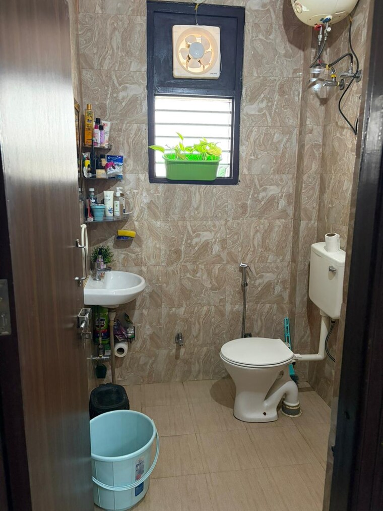 Bathroom, ardee-mall 2 Bedroom 200 Sq.Yd. Builder Floor In Sector 52 Gurgaon 9674517