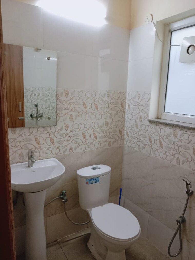 Bathroom, ardee-mall 2 Bedroom 180 Sq.Yd. Builder Floor In Sector 52 Gurgaon 9674519