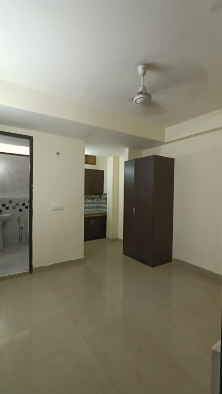 Room, saket 1 RK 350 Sq.Ft. Builder Floor In Saket Delhi 9674553